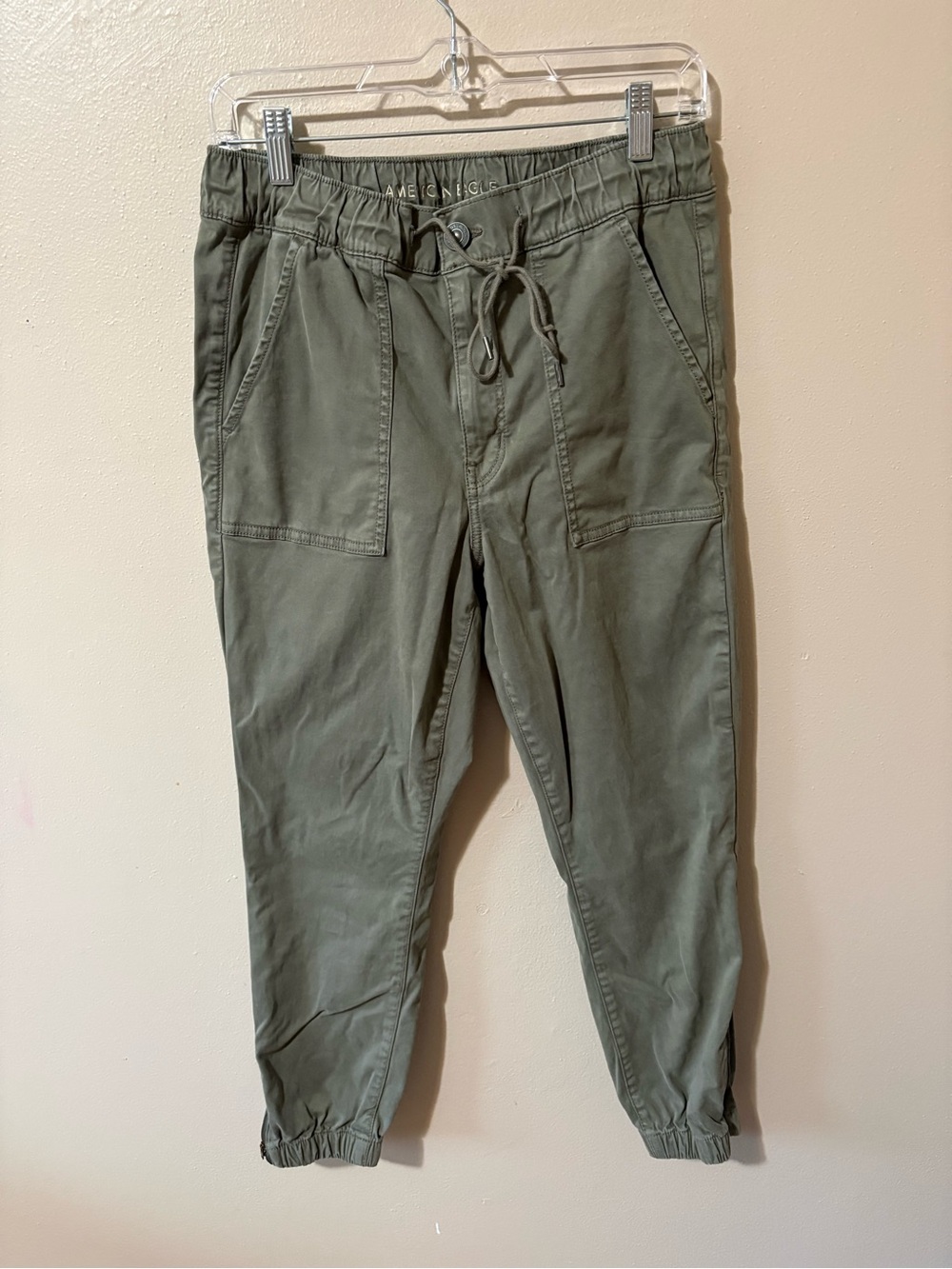 American Eagle Olive Green Jogger Pants women’s size 14 short